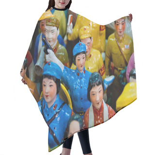 Personality  Figures Of Chinese People Hair Cutting Cape