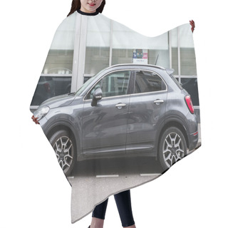 Personality  Mulhouse - France - 9 January 2021 - Profile View Of Grey Fiat 500x Parked In The Street Hair Cutting Cape