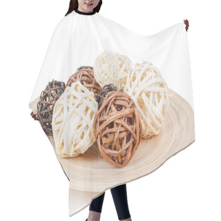 Personality  A Decorative Wicker Wooden Balls Hair Cutting Cape