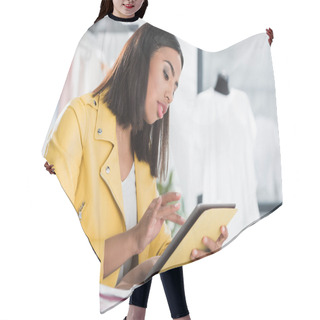 Personality  Woman Using Digital Tablet Hair Cutting Cape