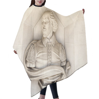 Personality  William Shakespeare Sculpture In London Hair Cutting Cape