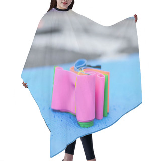 Personality  Gums For Sports. Horizontal Frame Hair Cutting Cape