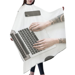 Personality  Male Hands Typing On Laptop Hair Cutting Cape