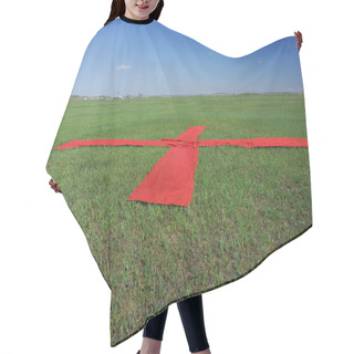 Personality  Red Cross On The Grass Hair Cutting Cape