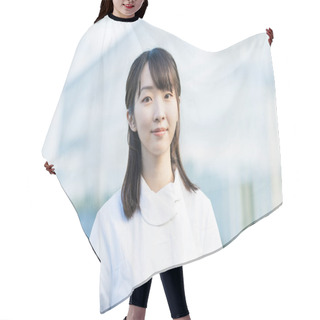 Personality  Woman In White Coats (medical Image Of Nurses, Dental Hygienists, Salons In General, Etc.) Hair Cutting Cape