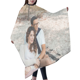 Personality  Romantic Couple Resting On Blanket On Sandy Beach Hair Cutting Cape