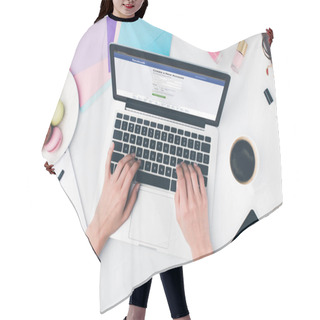 Personality  Woman Using Laptop Hair Cutting Cape