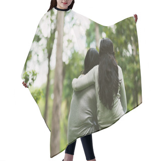 Personality  Hugging  Friends Sitting In The Park Hair Cutting Cape