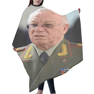 Personality   The Minister Of Internal Affairs Of Russia (1995-1998) Anatoly Sergeevich Kulikov , General Of The Army, The Russian Military Commander. Doctor Of Economic Sciences Hair Cutting Cape