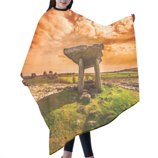 Personality  Ancient Burial Hair Cutting Cape
