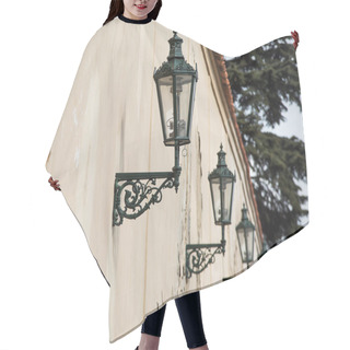 Personality  Old Street Lamp Hair Cutting Cape