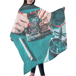 Personality  Close-up View Of Male Engineer Testing Circuit Board Hair Cutting Cape
