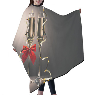 Personality  Glasses Of Champagne With Ribbons Hair Cutting Cape
