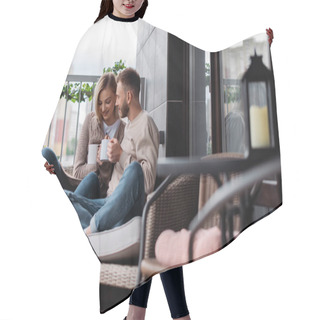 Personality  Selective Focus Of Happy Woman And Man Holding Cups While Sitting On Outdoor Sofa Hair Cutting Cape