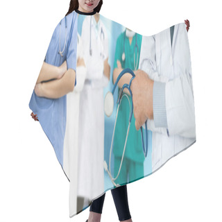 Personality  Healthcare People Group. Professional Doctor Working In Hospital Office Or Clinic With Other Doctors, Nurse And Surgeon. Medical Technology Research Institute And Doctor Staff Service Concept. Hair Cutting Cape