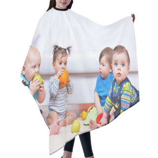 Personality  Four Toddlers Hair Cutting Cape