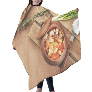 Personality  Crock Pot With Chicken Ragout Hair Cutting Cape