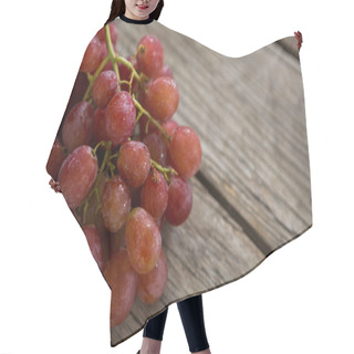Personality  Close-up Of Red Bunch Of Grapes With Water Droplets Hair Cutting Cape
