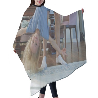 Personality  Father Holding Daughter Upside Down Hair Cutting Cape