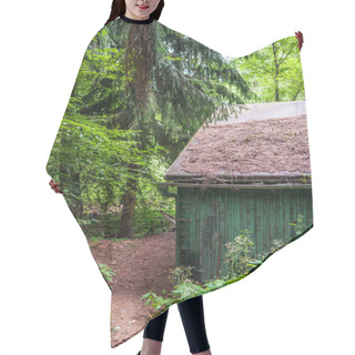 Personality  Lonely Cottage Hair Cutting Cape