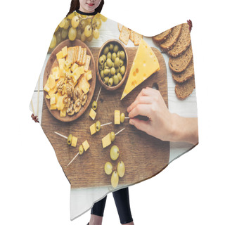 Personality  Woman Holding Canape Hair Cutting Cape