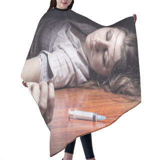 Personality  Young Woman With Drug Hair Cutting Cape