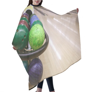 Personality  Bowling Balls Perspective In Game Center Hair Cutting Cape