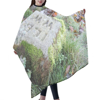 Personality  Old Stone Marker Hair Cutting Cape
