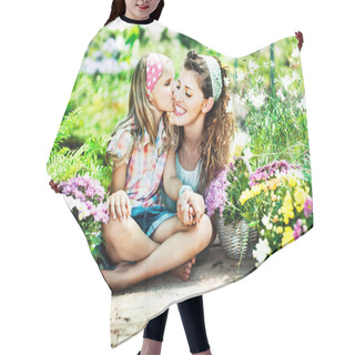 Personality  Mom And Daughter Have Fun In The Work Of Gardening Hair Cutting Cape