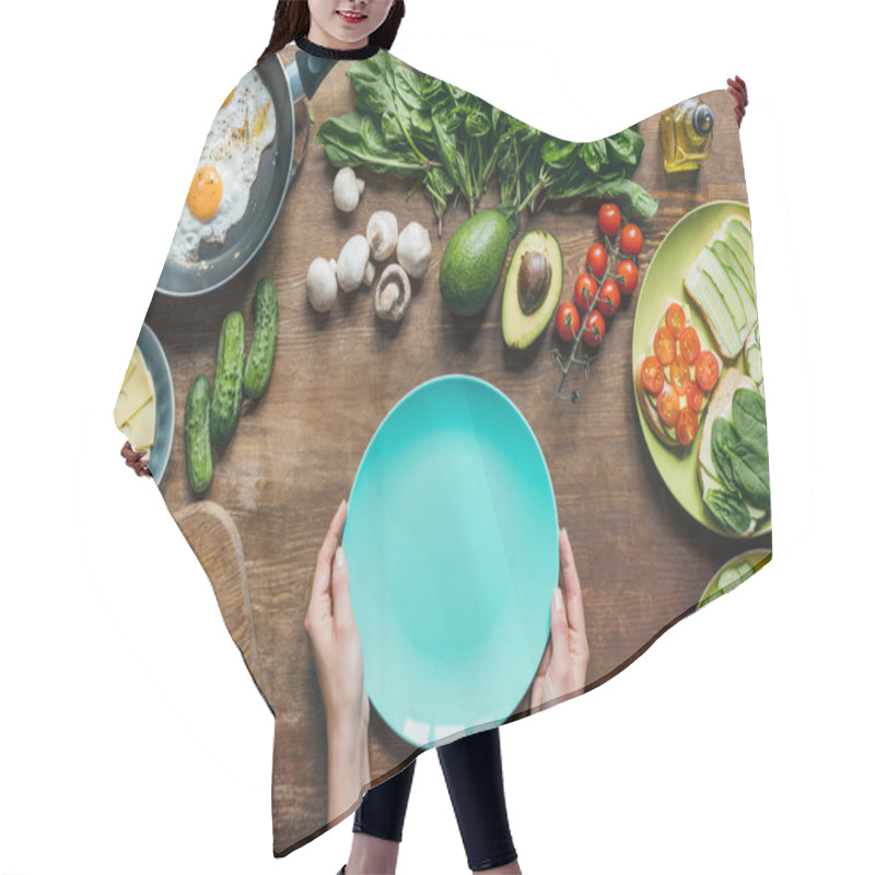 Personality  empty plate and ingredients for breakfast hair cutting cape