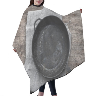 Personality  Empty Black Cast-iron Frying Pan On A Textile Napkin Hair Cutting Cape