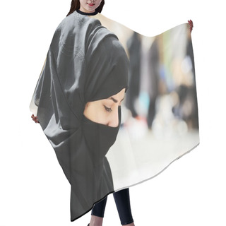 Personality  Muslim Woman With Veil Hair Cutting Cape
