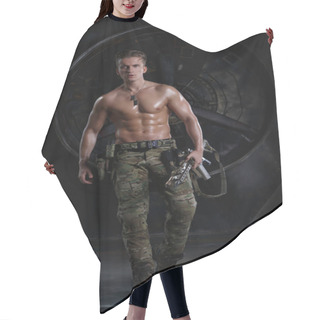 Personality  A Strong Attractive Soldier With A Muscular Torso In An American Camouflage Uniform With A Submachine Gun In His Hand Stands In Full Growth. Hair Cutting Cape