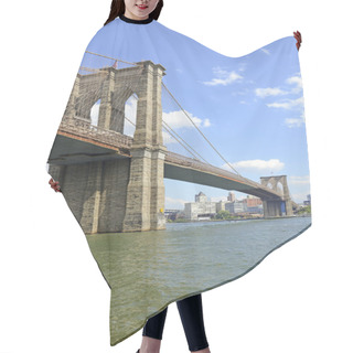 Personality  American Landmark, Brooklyn Bridge Over The East River, New York City Hair Cutting Cape