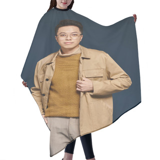 Personality  A Fashionable Young Man Confidently Poses In A Tan Jacket And Glasses, Exuding Elegance And Charm. Hair Cutting Cape