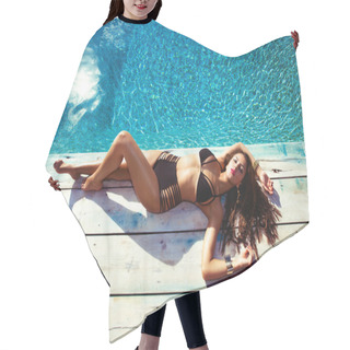 Personality  Sunbathing By The Pool Hair Cutting Cape
