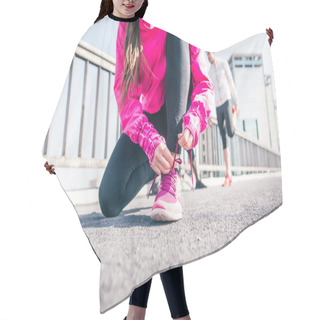 Personality  Woman Urban Runner Tying The Shoelace Up Hair Cutting Cape