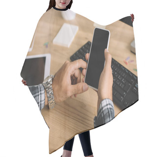 Personality  Cropped Shot Of Man Using Smartphone With Blank Screen At Workplace Hair Cutting Cape