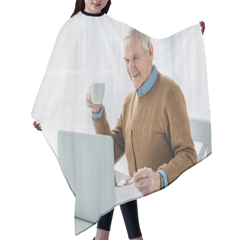 Personality  Senior Confident Man Working On Laptop And Holding Coffee Cup Hair Cutting Cape