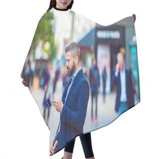 Personality  Manager With Smartphone Listening Music Hair Cutting Cape