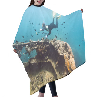 Personality  Shipwreck And Diver Hair Cutting Cape
