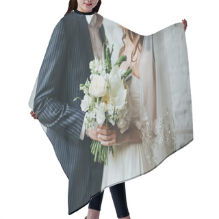 Personality  Bride And Groom Holding Bouquet  Hair Cutting Cape