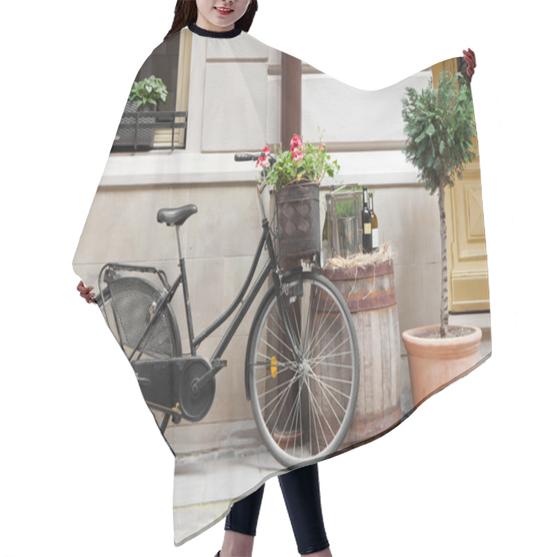 Personality  Old Bicycle Carrying Flowers Hair Cutting Cape