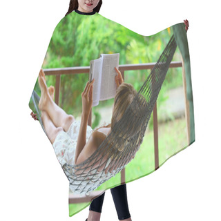 Personality  Woman On Rest Hair Cutting Cape