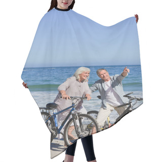Personality  Mature Couple With Their Bikes On The Beach Hair Cutting Cape