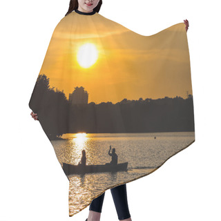 Personality  Silhoutte Couple Canoeing Hair Cutting Cape