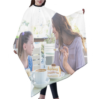 Personality  Mother And Daughter Enjoying Cakes Hair Cutting Cape