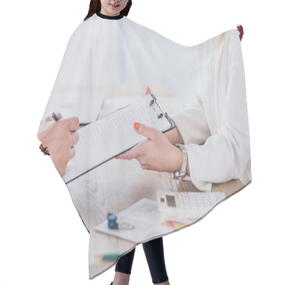 Personality  Cropped View Of Businesswoman Holding Clipboard And Man Signing Agreement Hair Cutting Cape