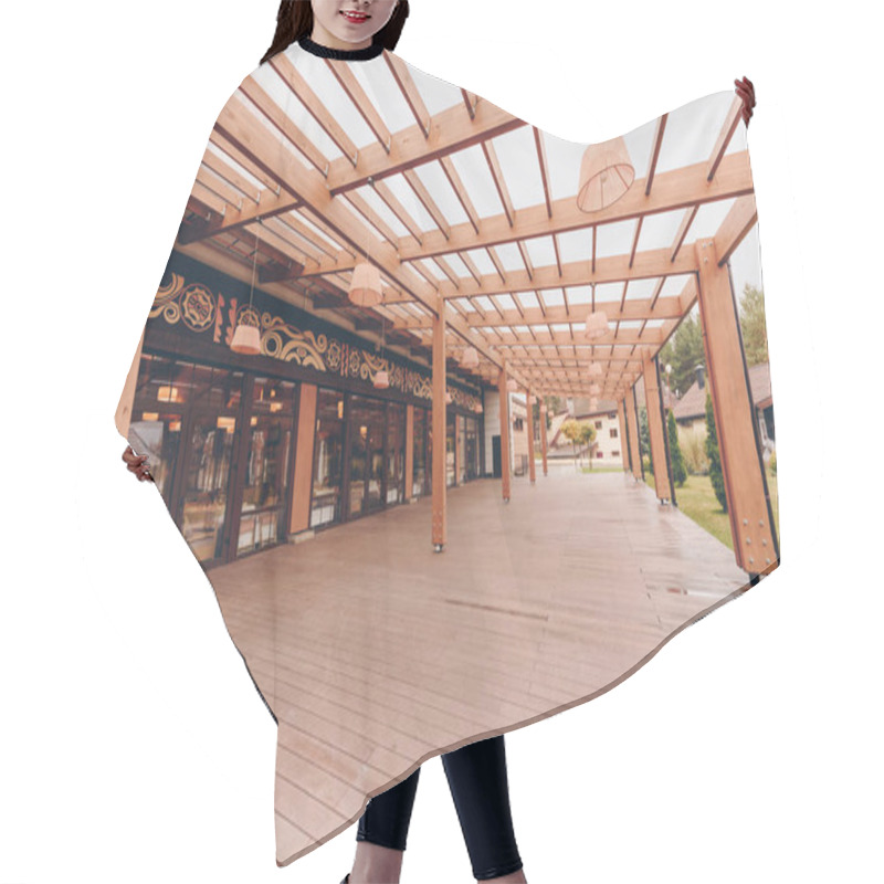 Personality  countryside restaurant with wooden decoration hair cutting cape