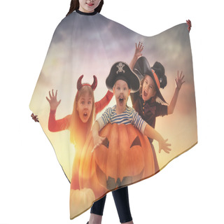 Personality  Children On Halloween Hair Cutting Cape